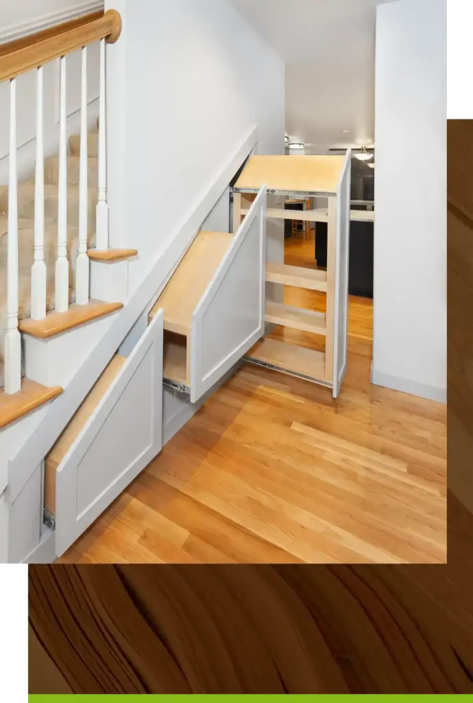 Individuelle Einbauschränke nutzen den Raum unter einer Treppe perfekt aus